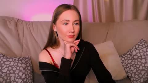 Snapshot of ellycolins_ chatting on 02.10.26 Elly online show from 02.10.26