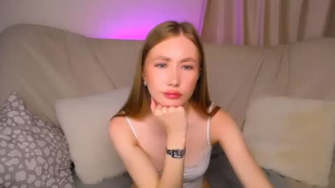 Snapshot of ellycolins_ chatting on 06.19.26 Elly online show from 06.19.26