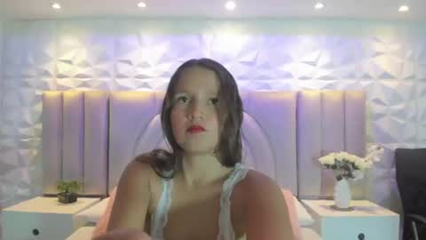 Snapshot of ellye_evans_ chatting on 06.12.26 Ellye online show from 06.12.26