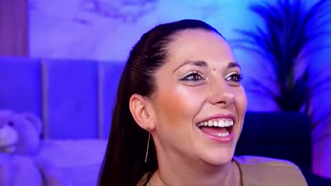 Elly online show from 10.26.25