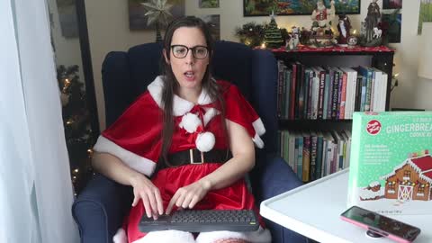 Elly Naomi online show from 12.22.24