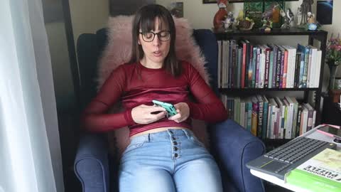 Elly Naomi online show from 02.07.25