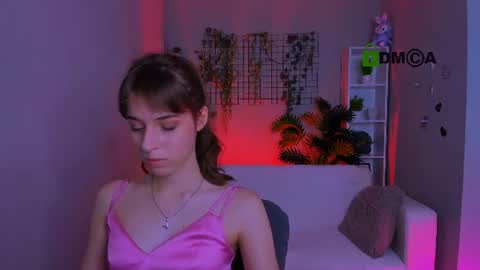 Snapshot of elodie_crystal chatting on 07.15.26 Ella online show from 07.15.26