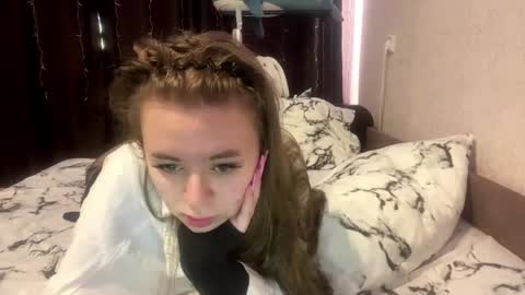 Snapshot of eloiscolins chatting on 05.25.26 eloiscolins online show from 05.25.26