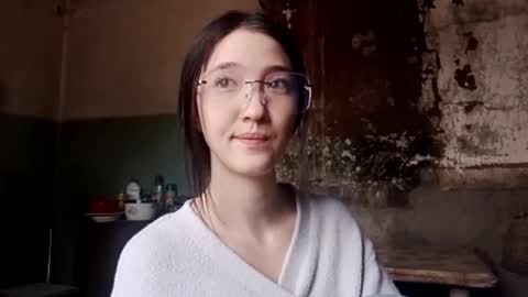 Snapshot of elouisevallian chatting on 05.25.26 Elara online show from 05.25.26