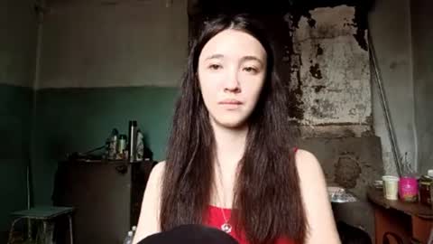 Snapshot of elouisevallian chatting on 06.20.26 Elara online show from 06.20.26