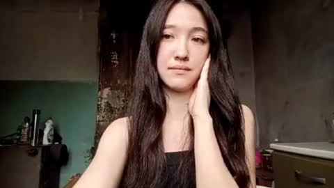 Snapshot of elouisevallian chatting on 06.21.26 Elara online show from 06.21.26