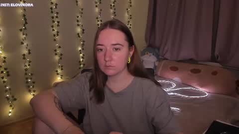 Snapshot of elovinora chatting on 06.25.26 Ela give me a thumbs up if you like it and this is important for the development of the account online show from 06.25.26