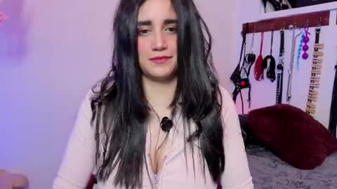 elowen_halley1 online show from 04.15.26