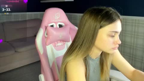 Snapshot of elsa_carterr chatting on 10.17.25 elsa_carterr online show from 10.17.25