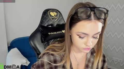 Snapshot of elsa_carterr chatting on 11.12.25 elsa_carterr online show from 11.12.25