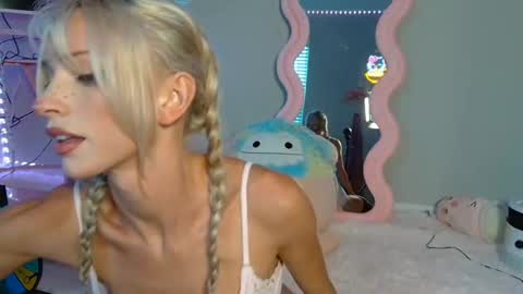 Snapshot of elsa_may chatting on 06.16.26 elsa_may online show from 06.16.26