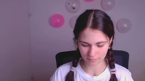 Snapshot of elsa_mur chatting on 02.16.25 Elsa online show from 02.16.25