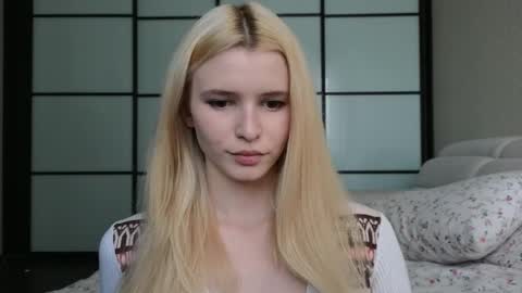 Snapshot of elsafawn chatting on 10.04.25 elsa online show from 10.04.25