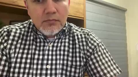 Snapshot of elvecinoequipadon chatting on 05.27.26 Petrhus Rockpic online show from 05.27.26