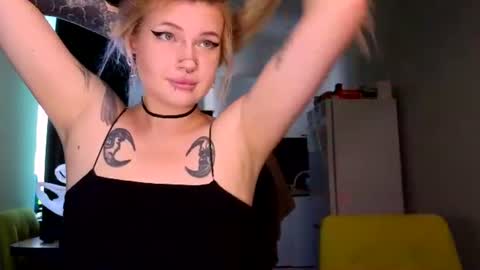 Snapshot of elvenmilk chatting on 07.20.26 Ciri online show from 07.20.26