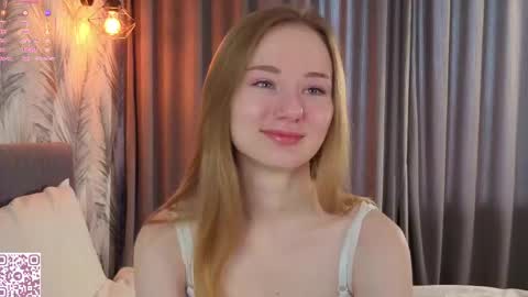 Snapshot of elvyrose chatting on 04.18.26 Alex online show from 04.18.26