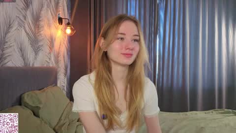 Snapshot of elvyrose chatting on 04.27.26 Alex online show from 04.27.26
