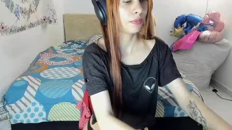 Snapshot of ely_slim chatting on 10.13.25 Elizabeth online show from 10.13.25