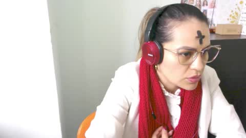 Snapshot of elyra_fox chatting on 02.18.26 elyra_fox online show from 02.18.26
