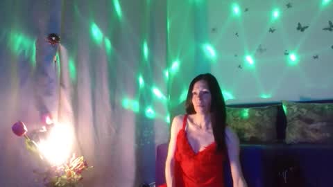 Snapshot of elysasun chatting on 05.01.26 Elisa online show from 05.01.26