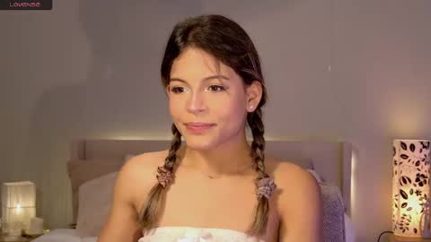 Snapshot of elysemoonlight chatting on 05.27.26 Elyse online show from 05.27.26
