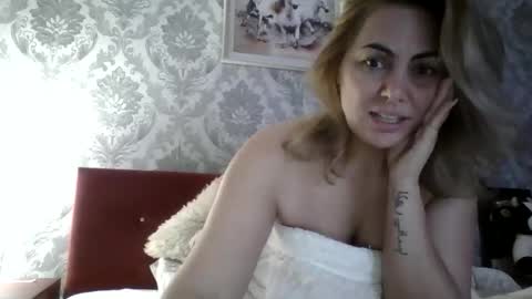 Snapshot of em_roqueen chatting on 04.25.26 Em online show from 04.25.26