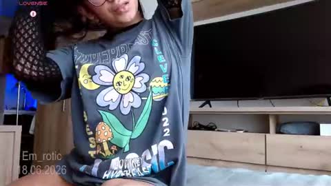 Snapshot of em_rotic chatting on 06.18.26 Emilia online show from 06.18.26