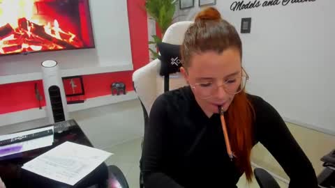 Estefany Martinez Acua INSTAGRAM ema 04oficial online show from 01.28.25