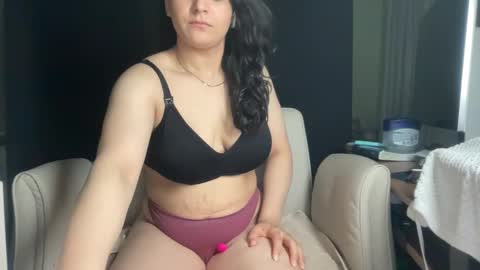 Ema Love online show from 11.10.25