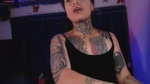 Snapshot of ema_ploxx chatting on 02.01.26 ema_ploxx online show from 02.01.26