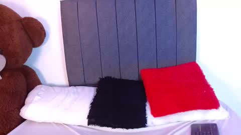 Ema Delacroix online show from 12.05.25