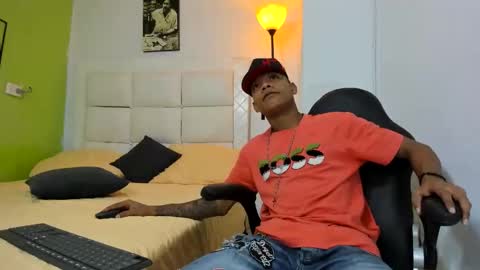 Snapshot of emanuel_23cm_ chatting on 03.01.26 EMANUEL online show from 03.01.26