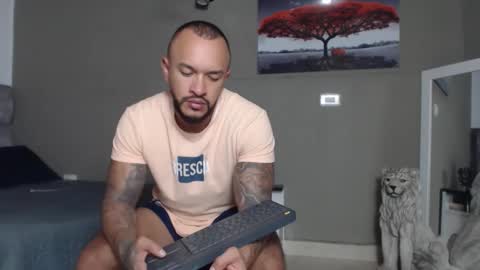 Snapshot of emanuelspencer chatting on 05.28.26 emanuelspencer online show from 05.28.26