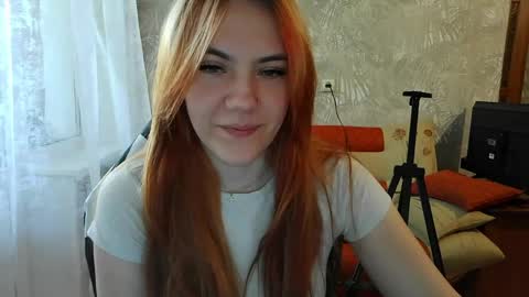 Snapshot of ember__fox chatting on 05.25.26 ember__fox online show from 05.25.26