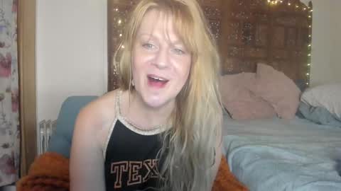 Ember Pheonixxx online show from 10.19.25