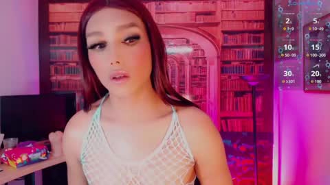 Snapshot of emeli_roushot chatting on 05.15.26 Emeli online show from 05.15.26
