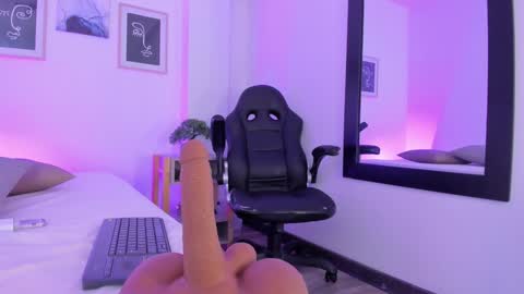 emelie_89 online show from 02.05.25