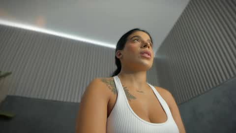 Snapshot of emelie_89 chatting on 04.20.26 emelie_89 online show from 04.20.26