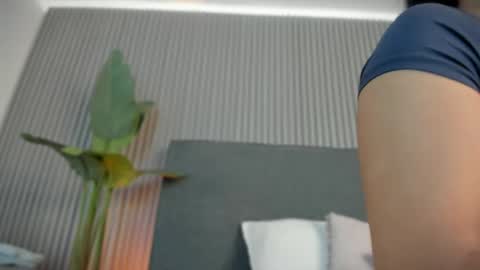 Snapshot of emelie_89 chatting on 04.30.26 emelie_89 online show from 04.30.26