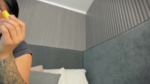 Snapshot of emelie_89 chatting on 05.29.26 emelie_89 online show from 05.29.26