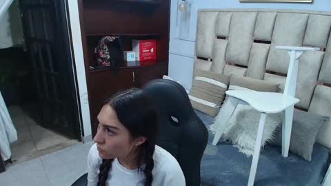 Snapshot of emelie_ch_ chatting on 01.17.25 Emily  online show from 01.17.25