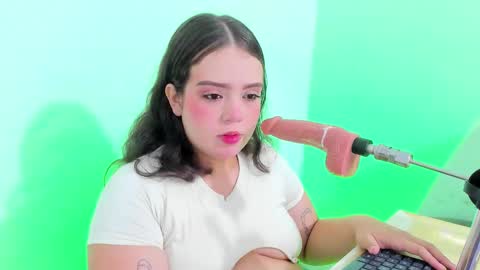 Snapshot of emely_pregnant1 chatting on 02.04.26 Emy online show from 02.04.26