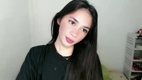 Snapshot of emelyn_fuckdoll chatting on 04.26.26 Scarlett online show from 04.26.26