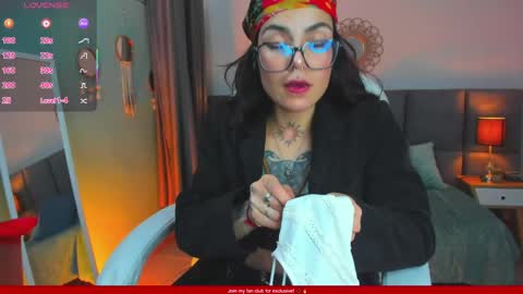 Snapshot of emeralda_co chatting on 03.11.26 Esmeralda online show from 03.11.26