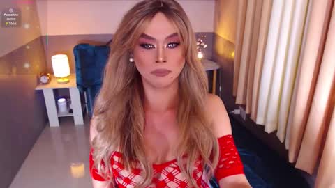 Snapshot of emeraldshemalegoddess chatting on 09.20.25 Epitome of Goddess MISS EMERALD online show from 09.20.25