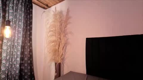 Emilia Gomez online show from 09.28.25