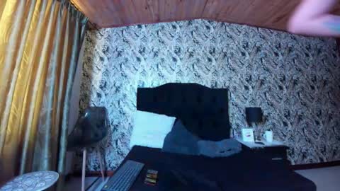 Emilia Gomez online show from 10.21.25