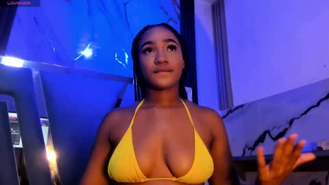 Snapshot of emii_brown chatting on 04.29.26 Emy online show from 04.29.26