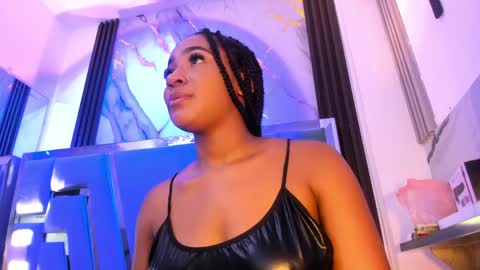 Snapshot of emii_brown chatting on 05.14.26 Emy online show from 05.14.26